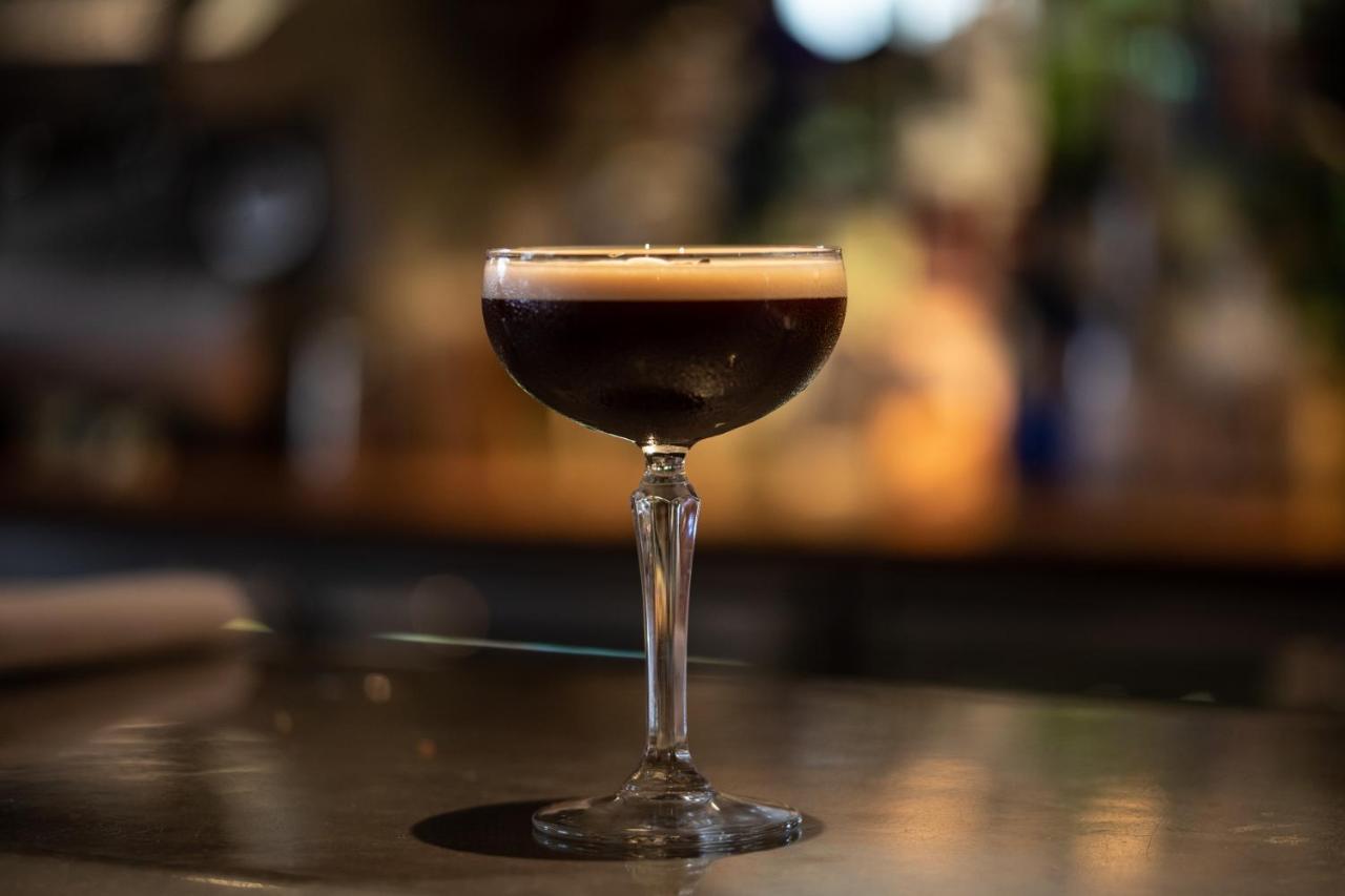The Roseate Reading Hotel Luaran gambar A glass of espresso martini