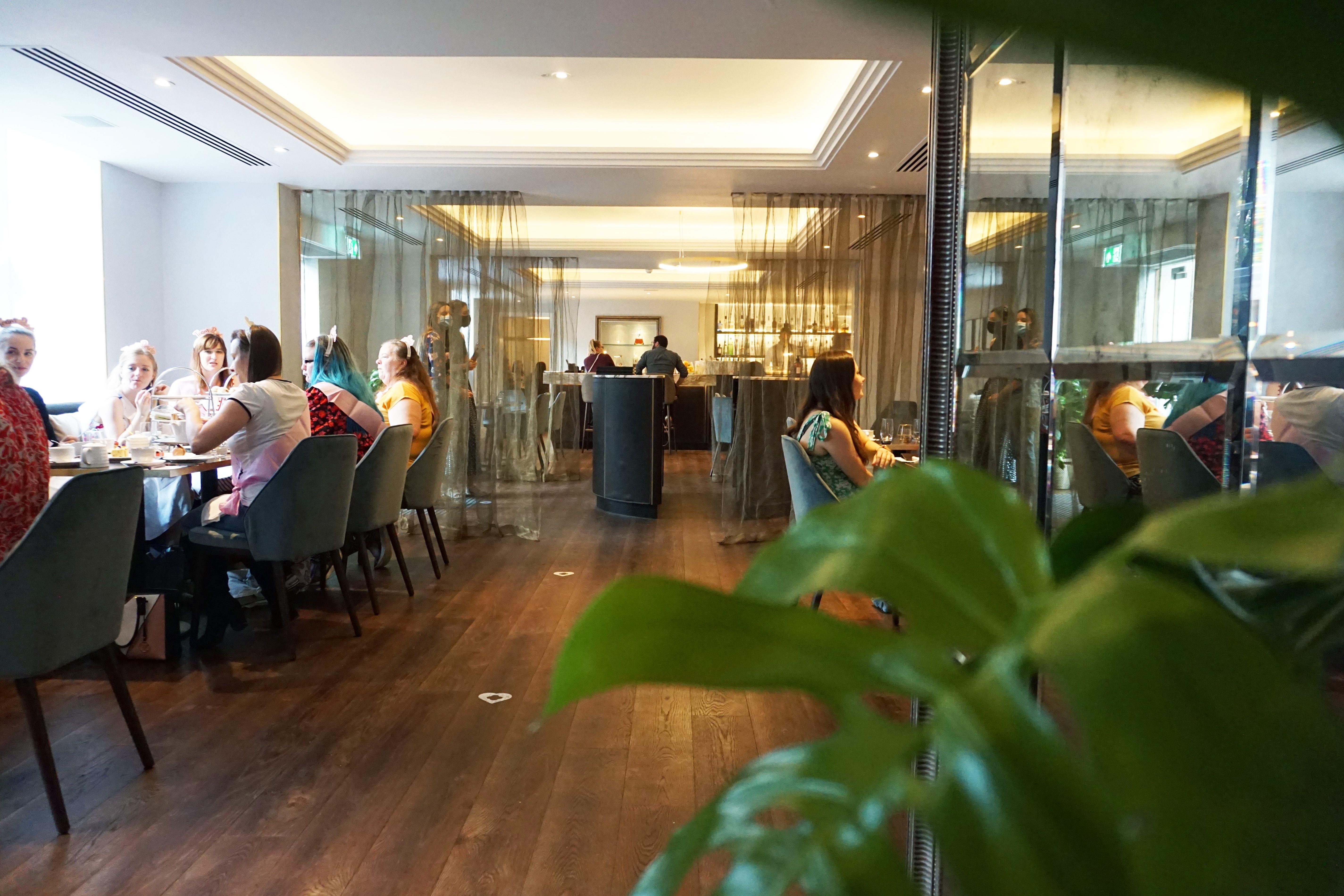 The Roseate Reading Hotel Luaran gambar The interior of the lounge