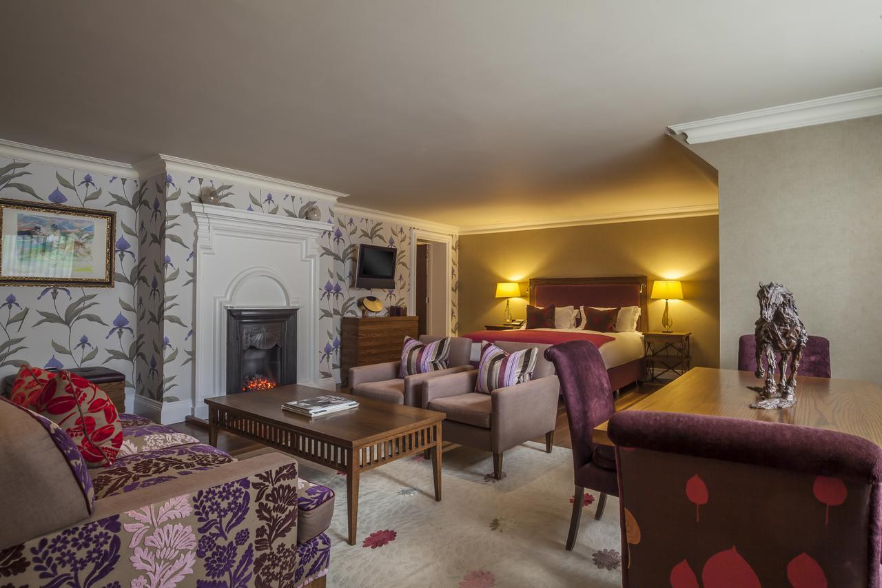 The Roseate Reading Hotel Luaran gambar The interior of a suite at the hotel