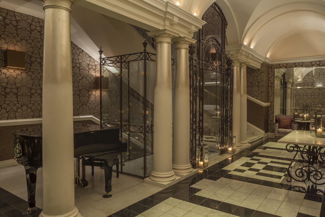The Roseate Reading Hotel Luaran gambar The interior of the hotel
