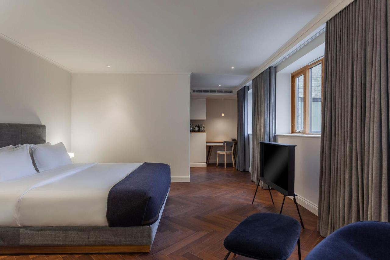 The Roseate Reading Hotel Luaran gambar A suite at the hotel