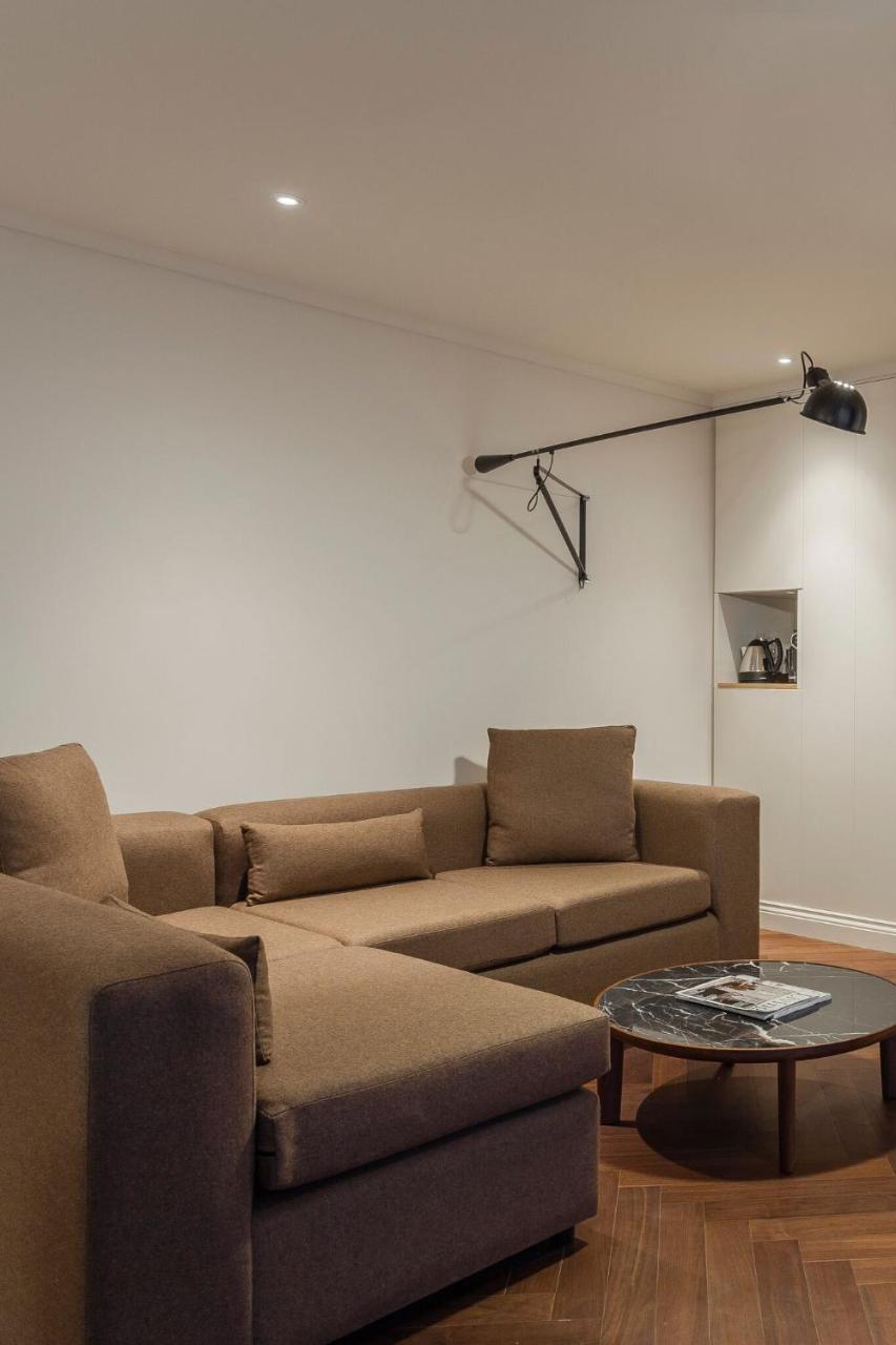 The Roseate Reading Hotel Luaran gambar A wall mounted light