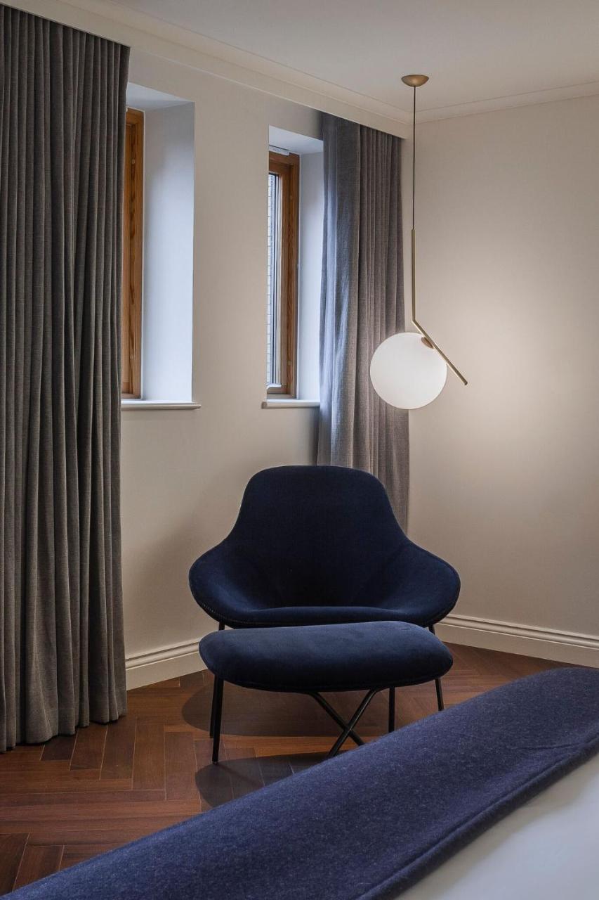 The Roseate Reading Hotel Luaran gambar Flos ic pendant light