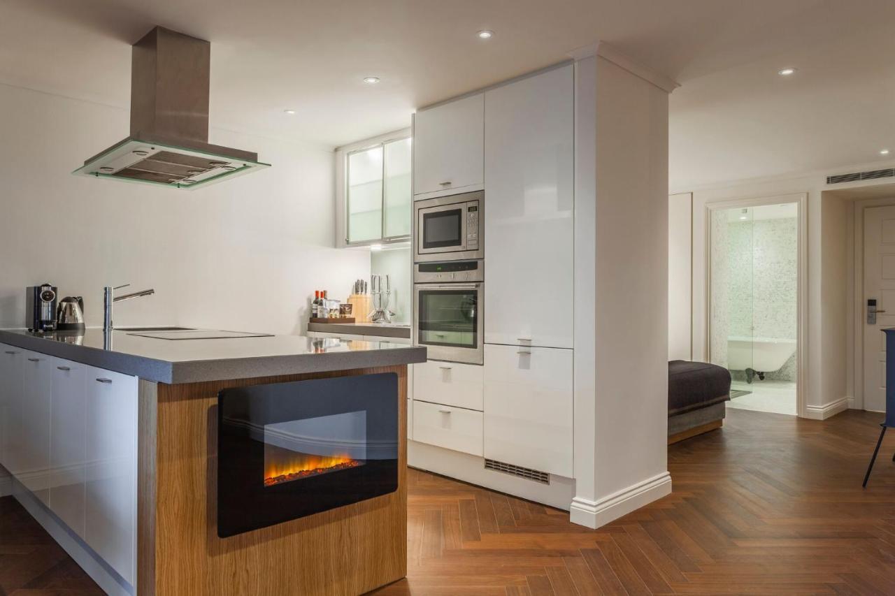 The Roseate Reading Hotel Luaran gambar A modern kitchen