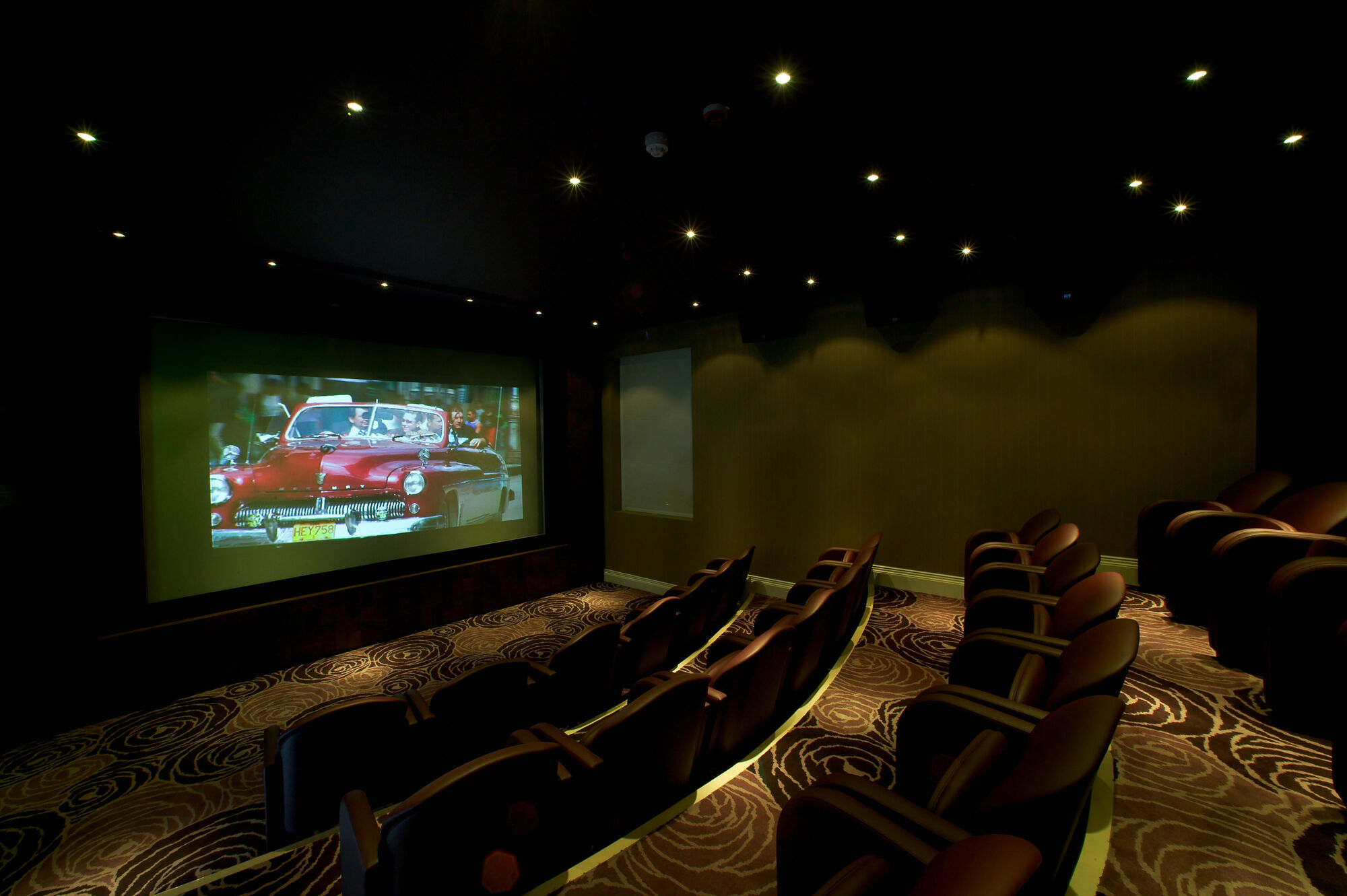 The Roseate Reading Hotel Luaran gambar A home theater